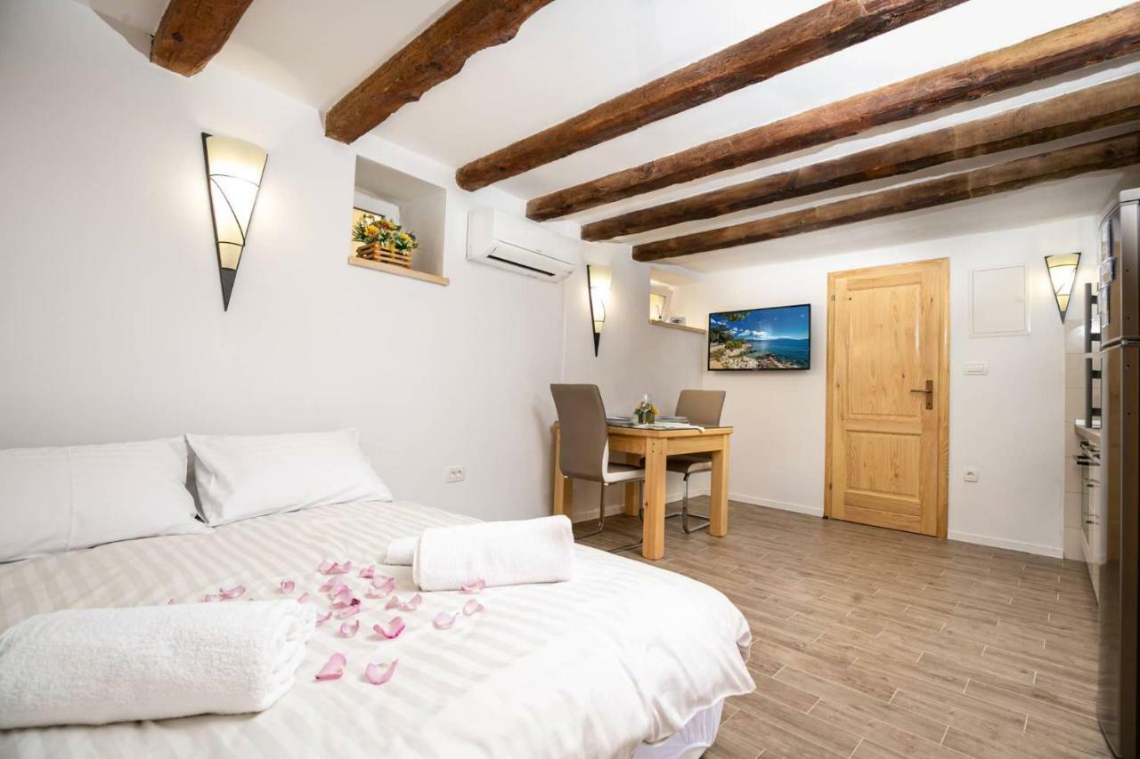 Studio Apartman Old Town Нови-Винодолски Экстерьер фото